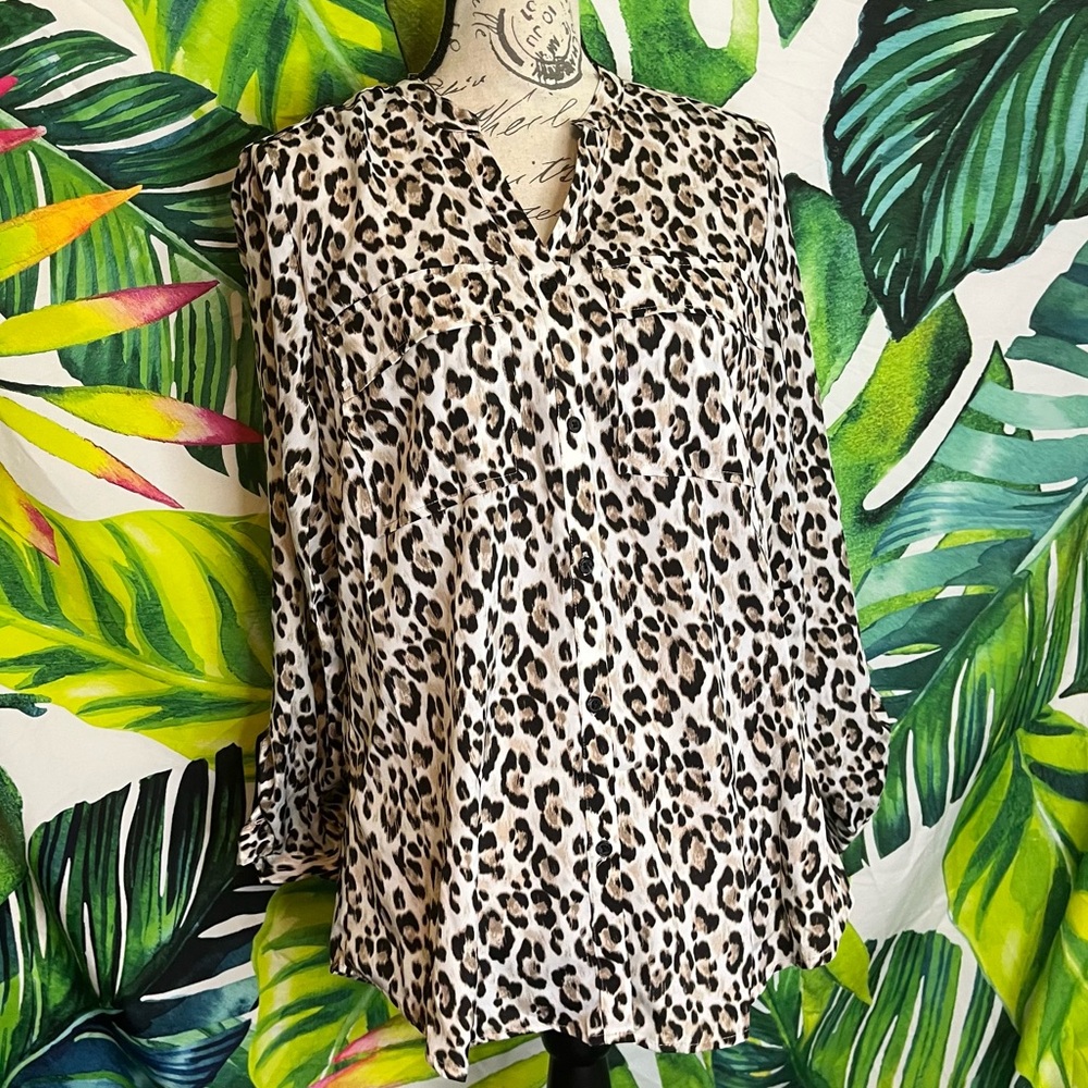 Euc Jones New York Medium Leopard Animal Print White Tan Button Down Blouse
